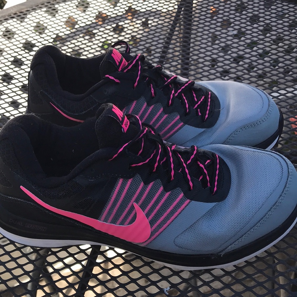 Nike dual fusion x  shoes.